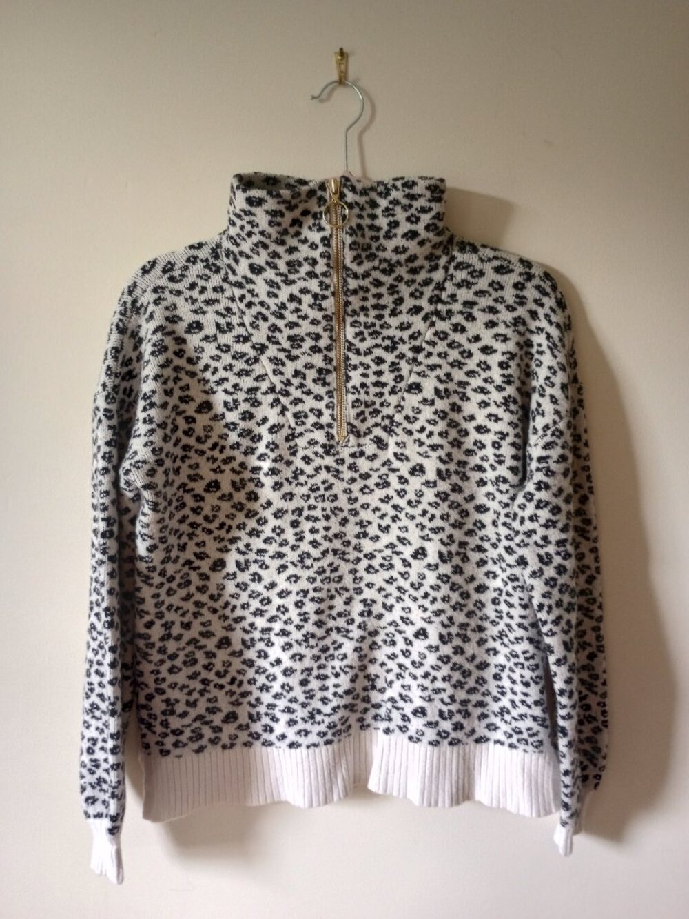 Ann Taylor LOFT Animal Print Quarter Zip sSeater sz XS